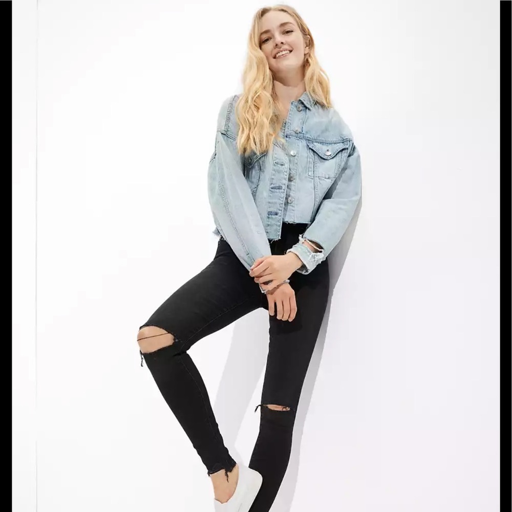AMERICAN EAGLE JEANS